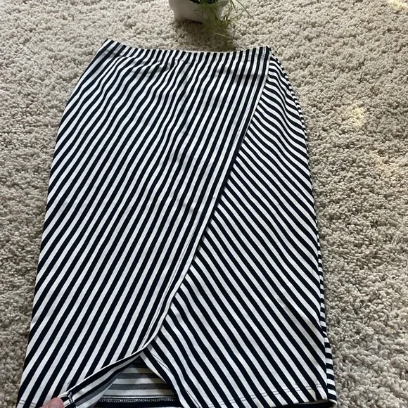 High waisted business slotted, tight long skirt - Picture 3 of 3